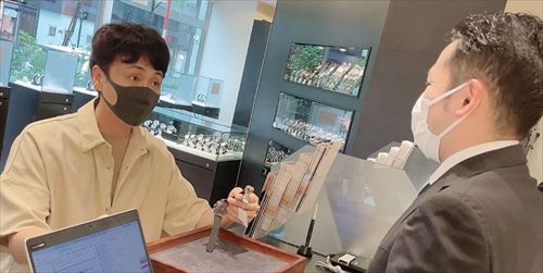 GINZA RASIN 銀座本店でYouTubeチャンネル「児嶋だよ！」の撮影が行われました。